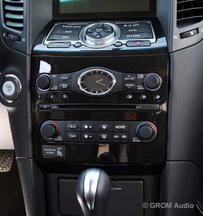 GROM USB MP3 and iPod adapter in Infiniti FX35 2009 - dashboard