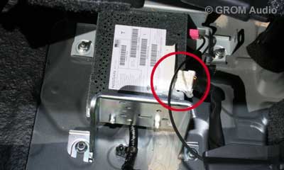 Installation of GROM USB MP3 and iPod adapter in Infiniti FX35 2009 - step17