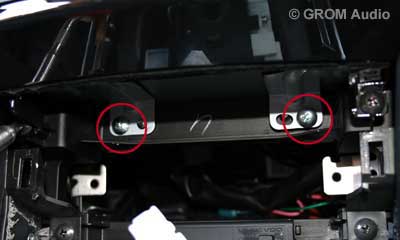 Installation of GROM USB MP3 and iPod adapter in Infiniti FX35 2009 - step6