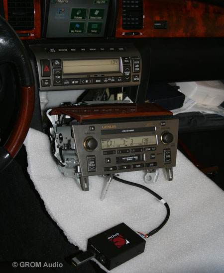 Installation of GROM USB MP3 and iPod  adapter into Lexus SC430 2006 - test the operation before you assemble the stereo back