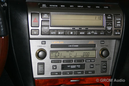 GROM USB MP3 and iPod  adapter in Lexus SC430 2006 - original stereo