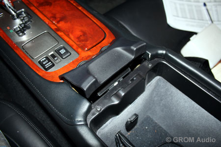Installation of GROM USB MP3 and iPod  adapter into Lexus SC430 2006 - remove the radio