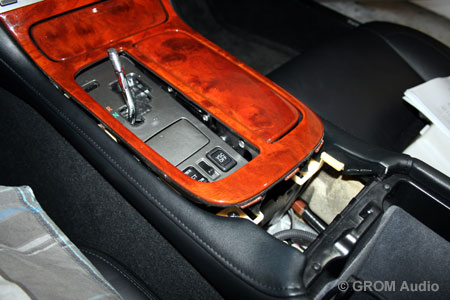 Installation of GROM USB MP3 and iPod  adapter into Lexus SC430 2006 - unclip trim around gear shift