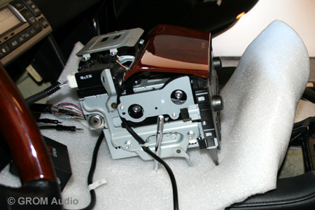 Installation of GROM USB MP3 and iPod  adapter into Lexus SC430 2006 - take the stereo out